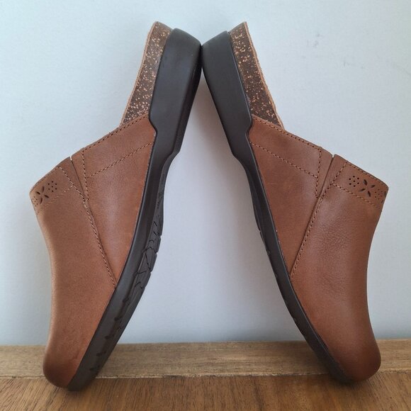 Dansko | Robbie Burnished Nubuck Leather Mules (Tan) | Women's EU 39 - Picture 3 of 11